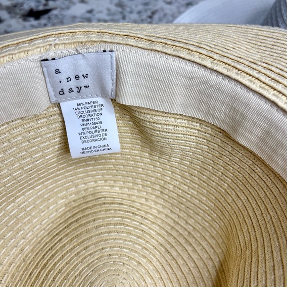 Short Brimmed Sun Vacation Beach Hat - Picture 2 of 2